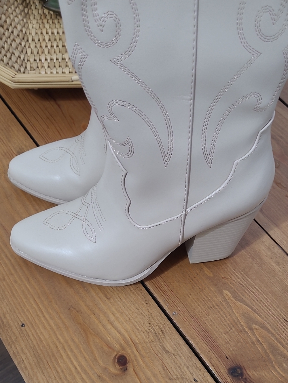 Gorgeous Cream Cowboy Boots - Picture 4 of 9